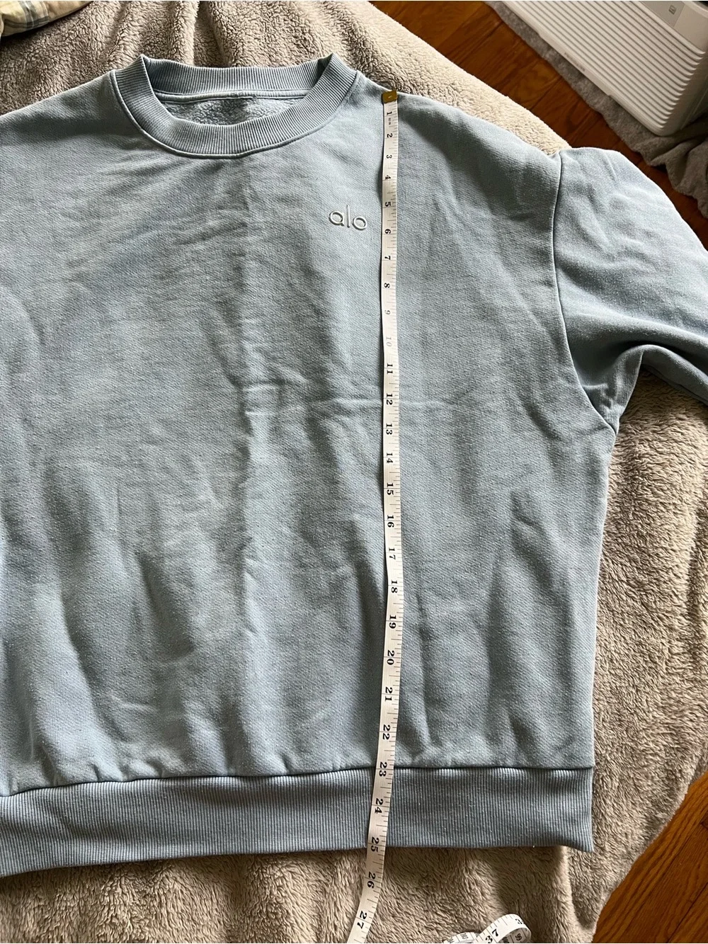 Alo Yoga Women’s Accolade Crewneck Sweatshirt Sky Blue Medium